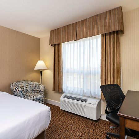 Comfort Inn & Suites Суррей Екстер'єр фото