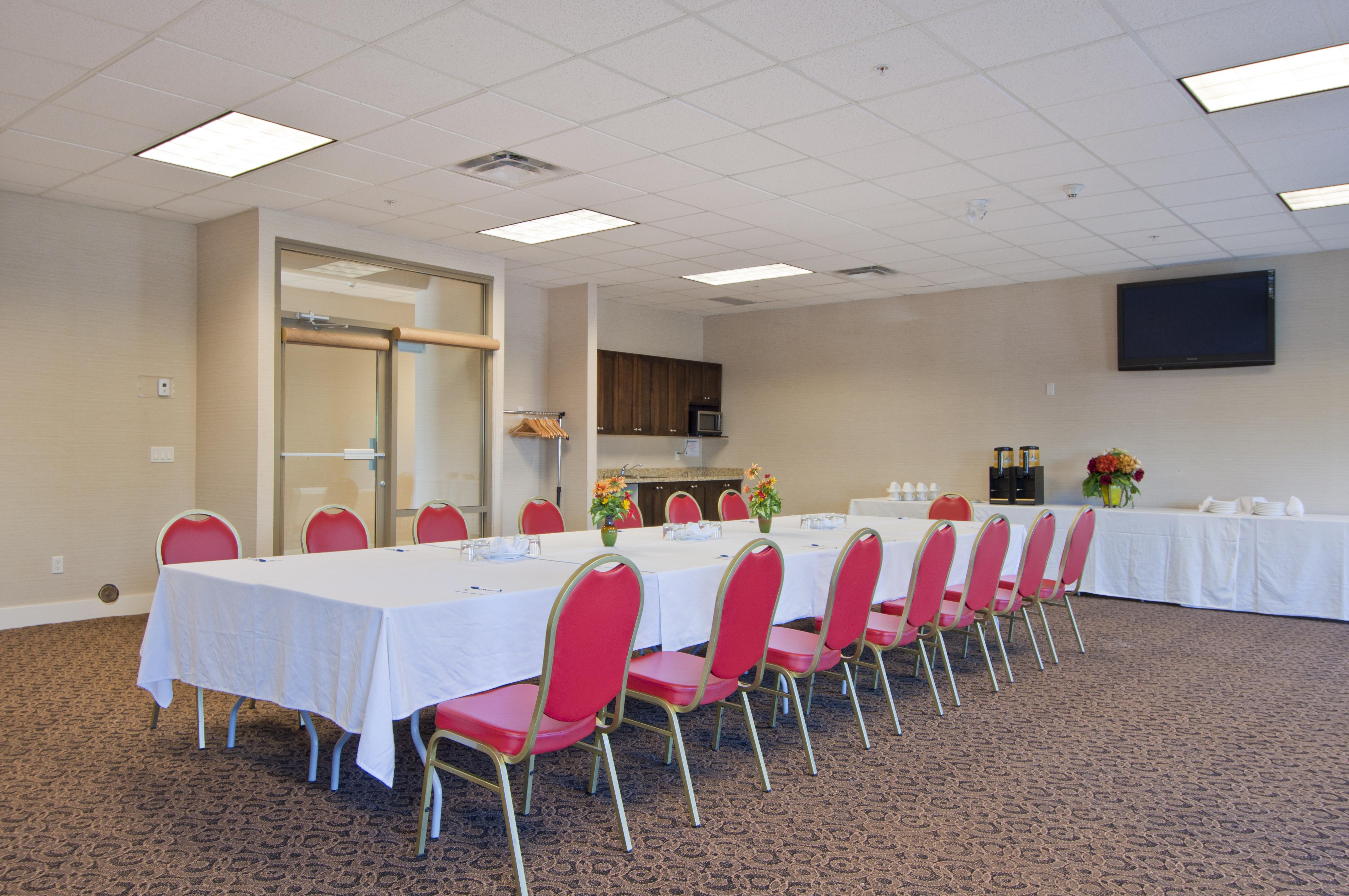 Comfort Inn & Suites Суррей Екстер'єр фото