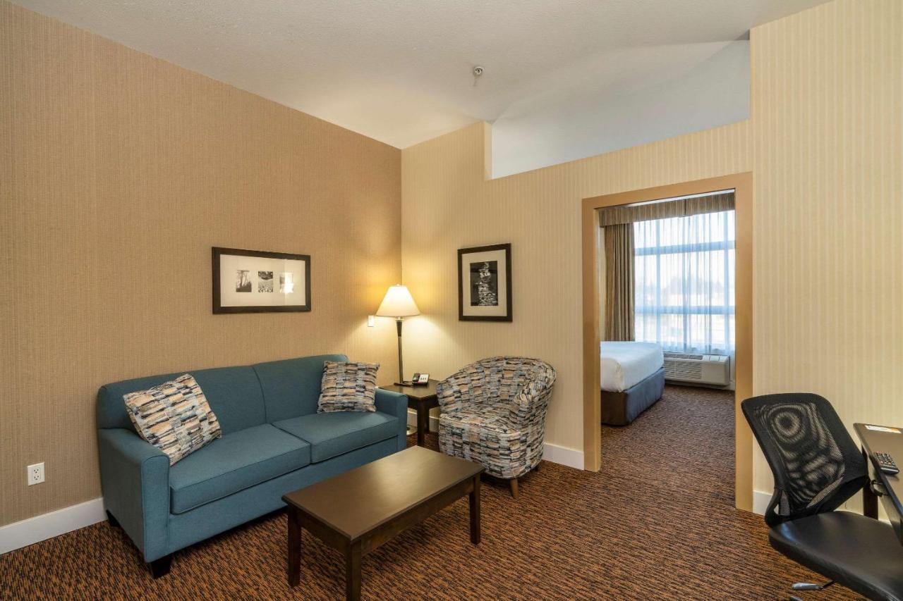 Comfort Inn & Suites Суррей Екстер'єр фото