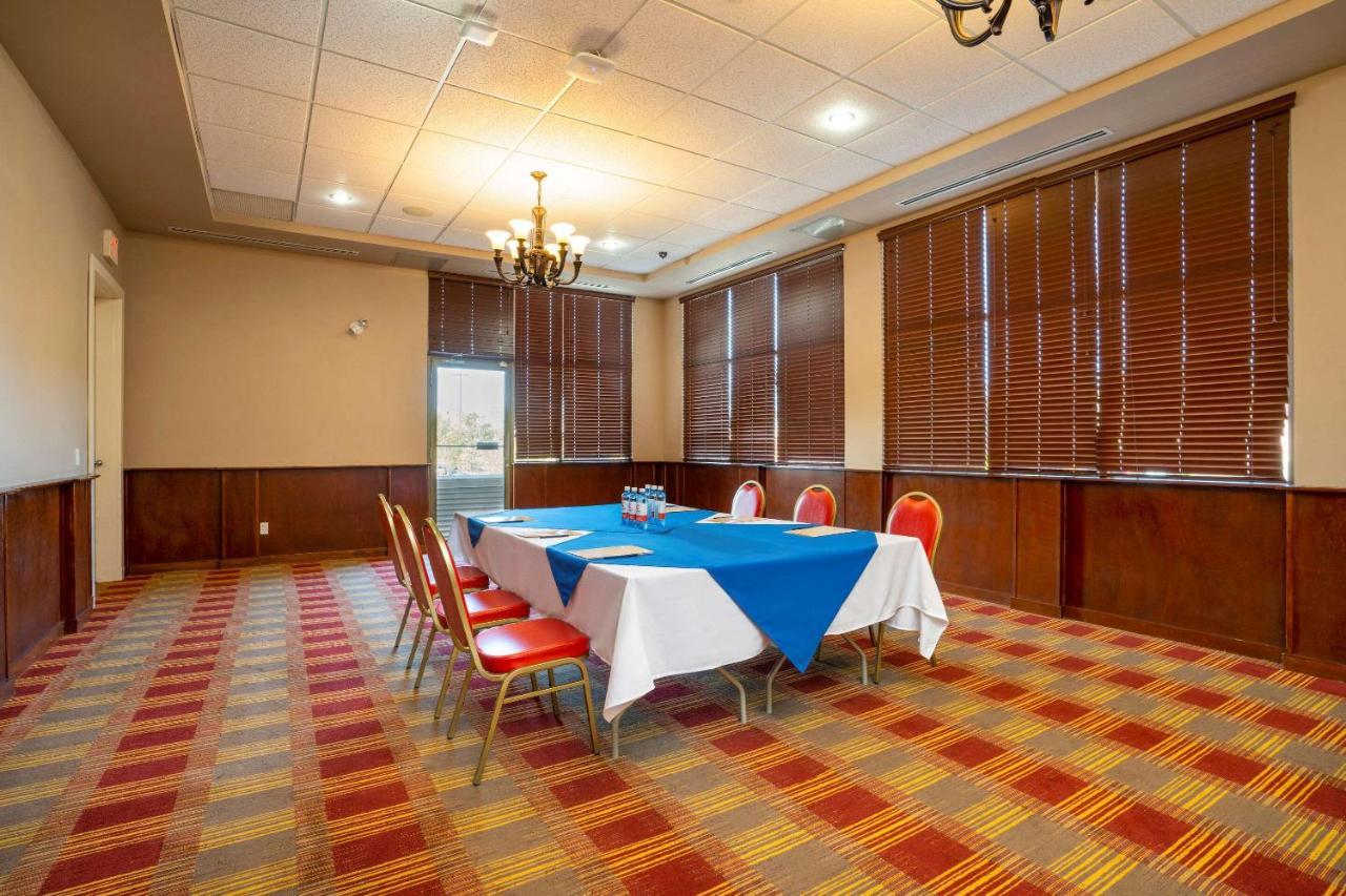 Comfort Inn & Suites Суррей Екстер'єр фото