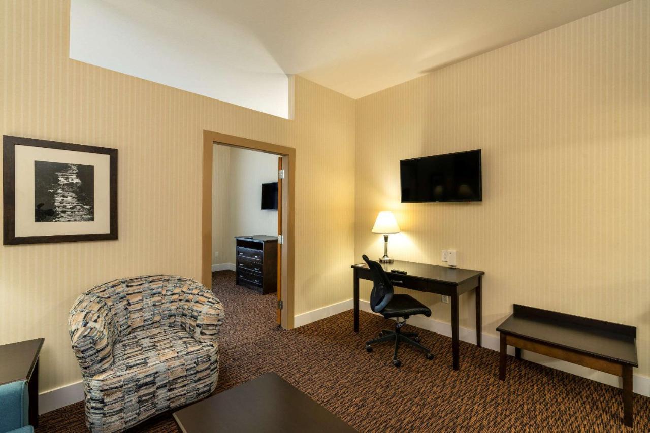 Comfort Inn & Suites Суррей Екстер'єр фото