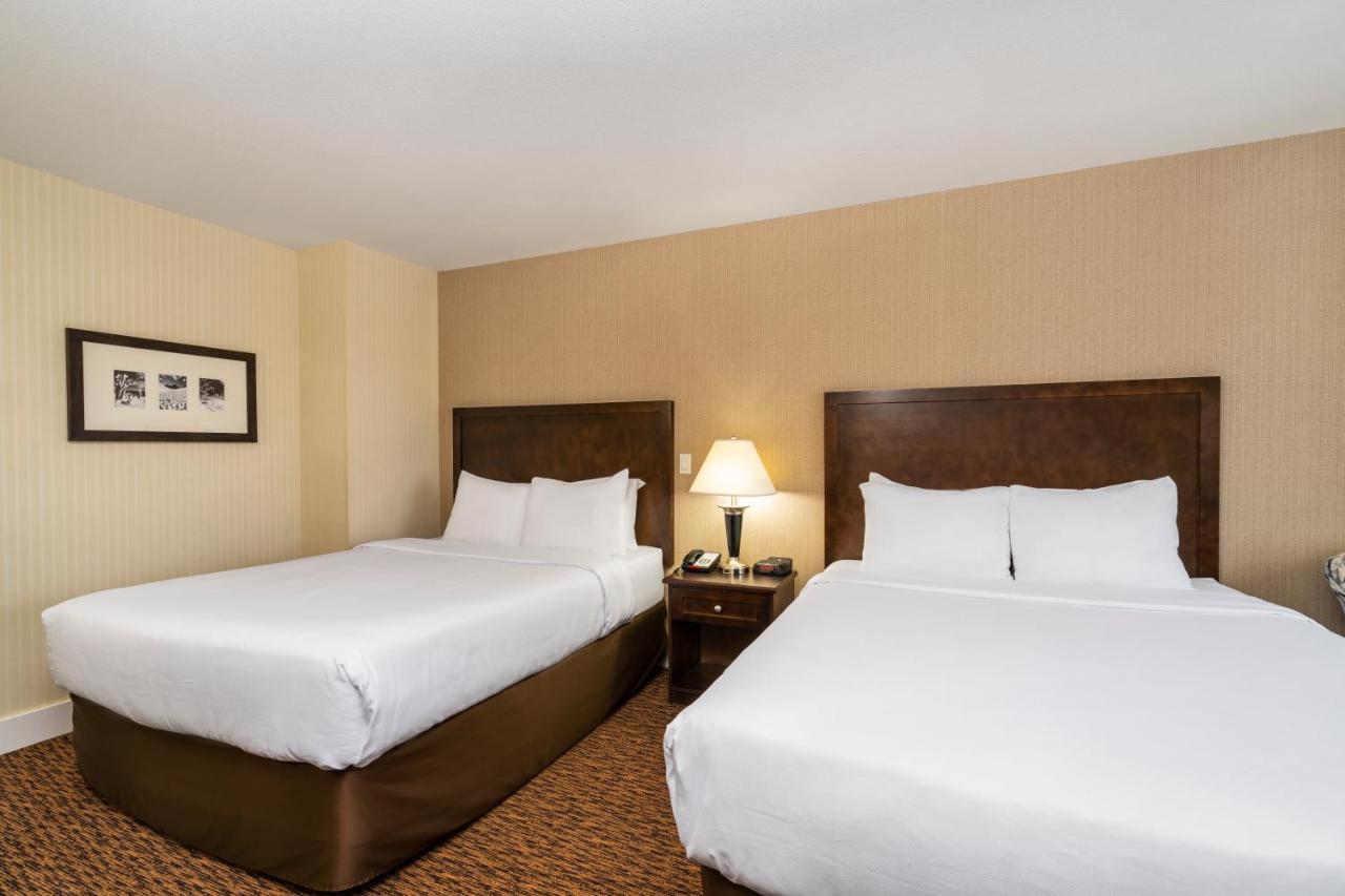 Comfort Inn & Suites Суррей Екстер'єр фото
