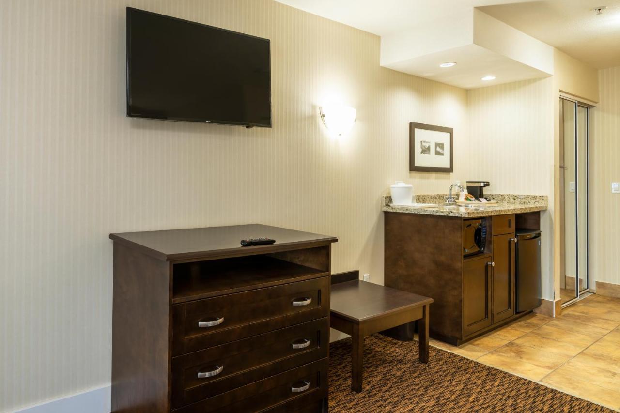 Comfort Inn & Suites Суррей Екстер'єр фото